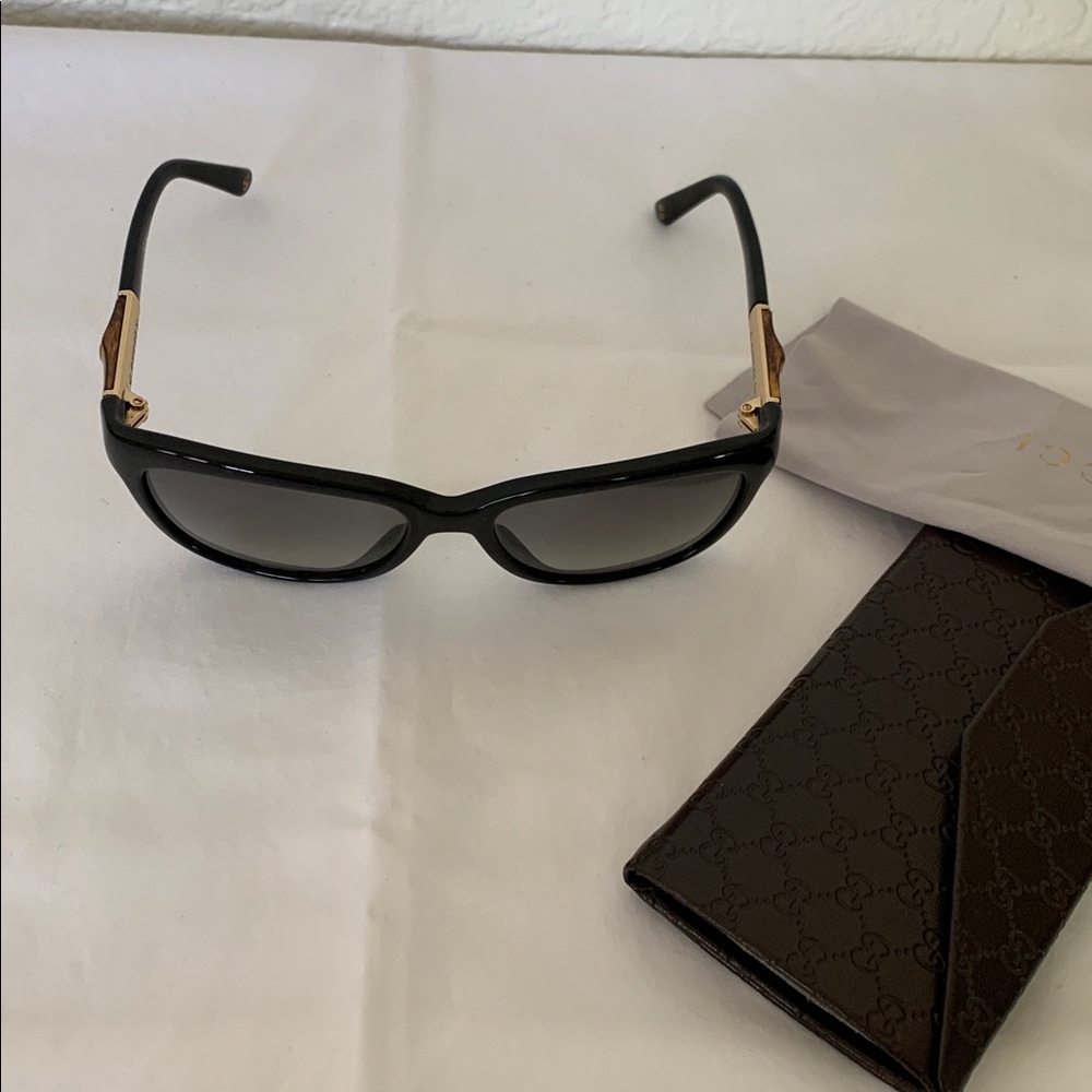 Gucci Black Frame Sunglasses - Picture 5 of 15